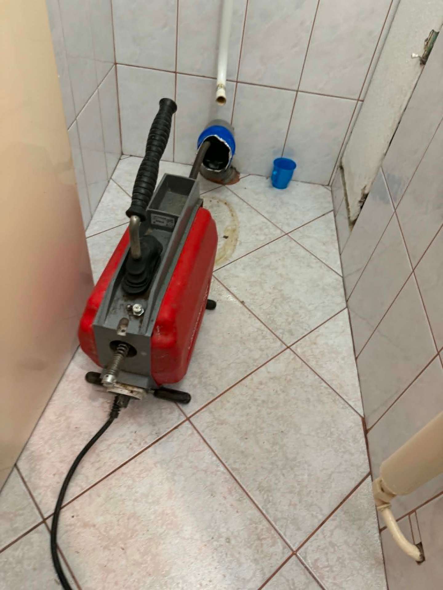 Fürdőszobai lefolyó tisztítása