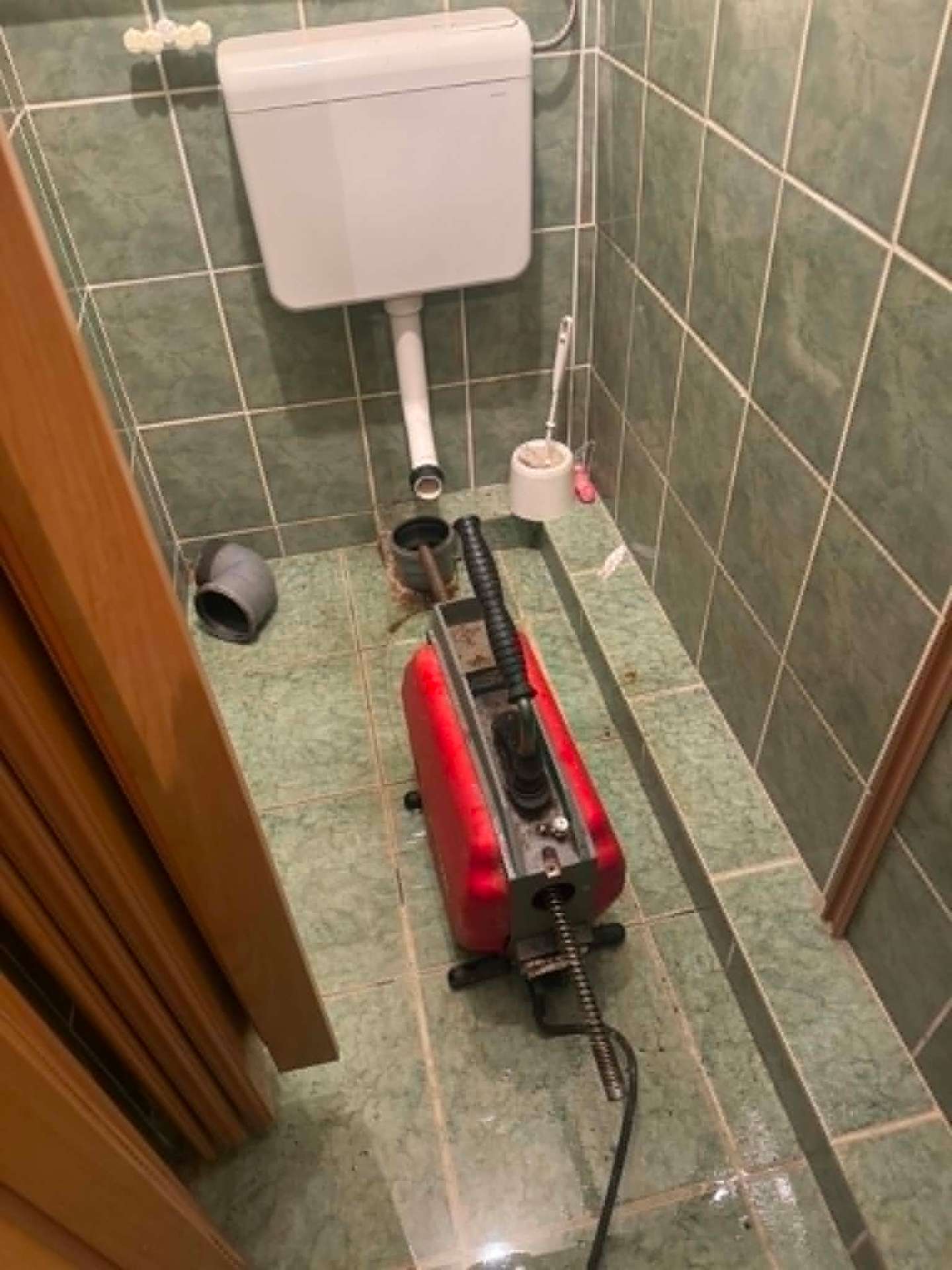 WC duguláselhárítás gépi spirállal